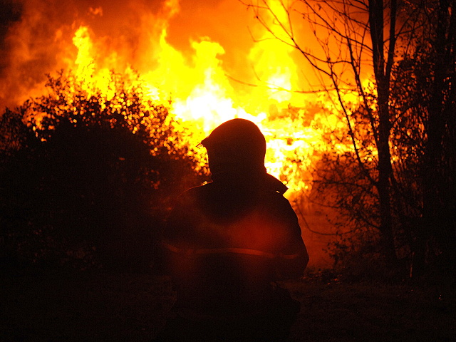 Pozar hospodarskych budov v perninku 002