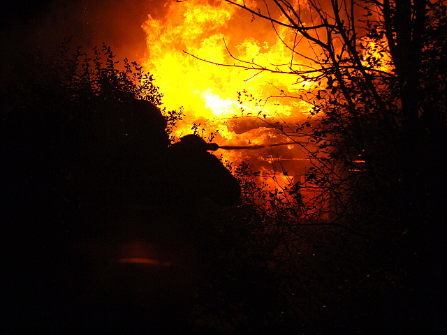 Pozar hospodarskych budov v perninku 004