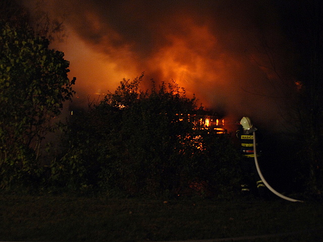 Pozar hospodarskych budov v perninku 013