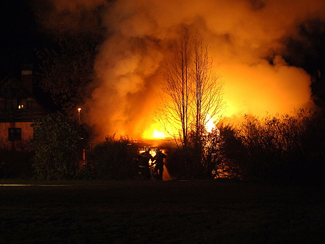 Pozar hospodarskych budov v perninku 015