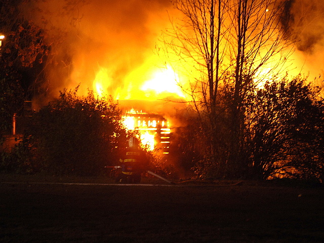 Pozar hospodarskych budov v perninku 016