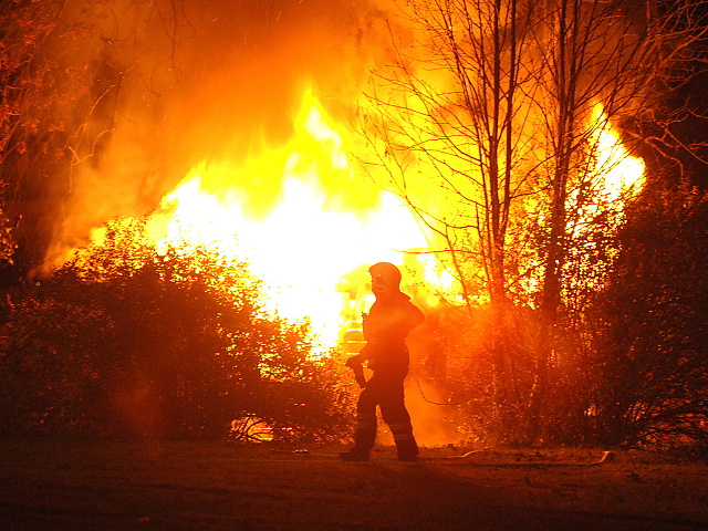 Pozar hospodarskych budov v perninku 017