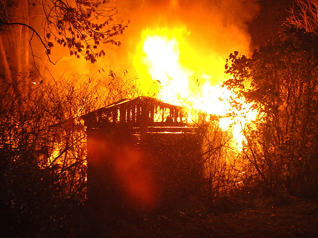 Pozar hospodarskych budov v perninku 019