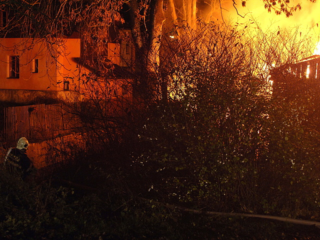 Pozar hospodarskych budov v perninku 020