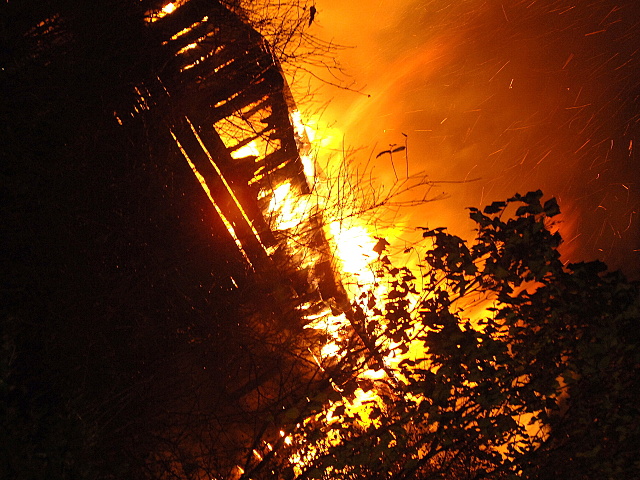 Pozar hospodarskych budov v perninku 024