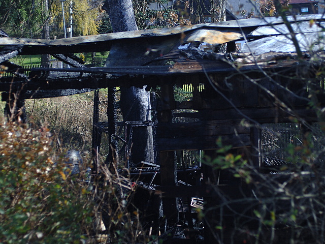 Pozar hospodarskych budov v perninku 027