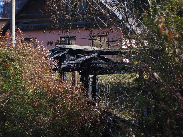 Pozar hospodarskych budov v perninku 034